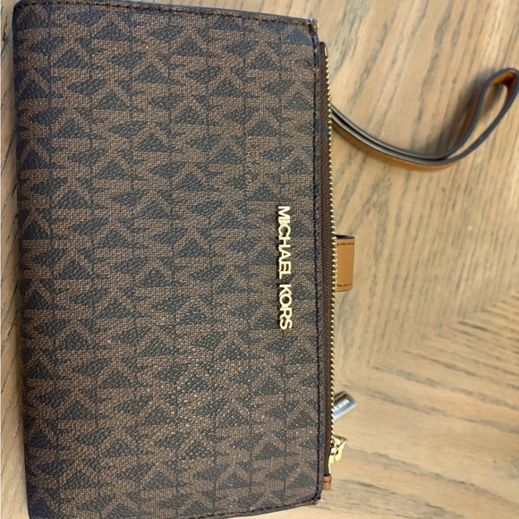 Michael Kors Signature Brown Wristlet - Picture 1 of 4